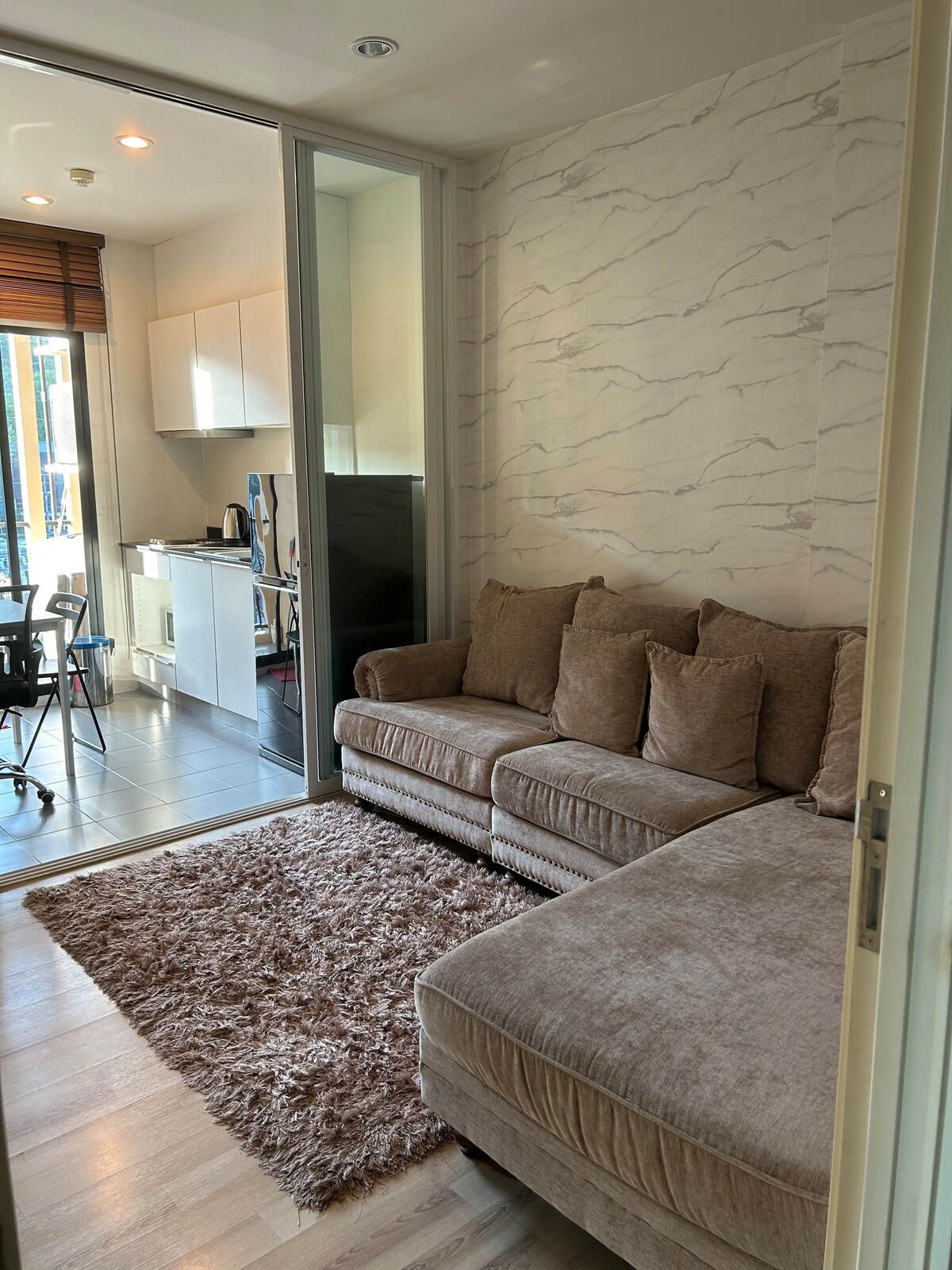 cozy one bedroom condo near chillva market