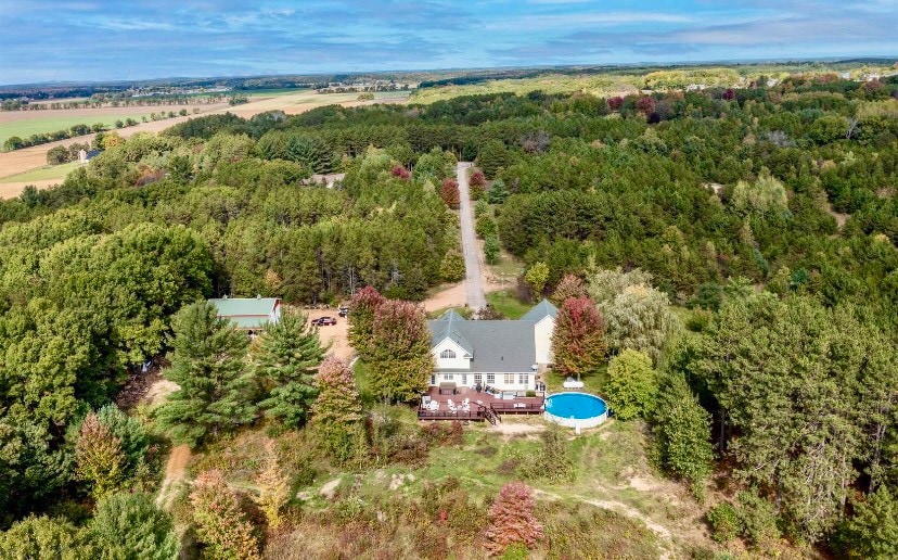 Country Estate w Pool & Hot Tub!