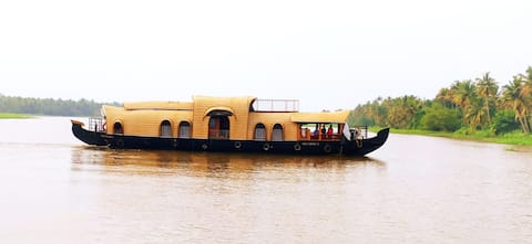 Kumarakom Lake Cruise Houseboat