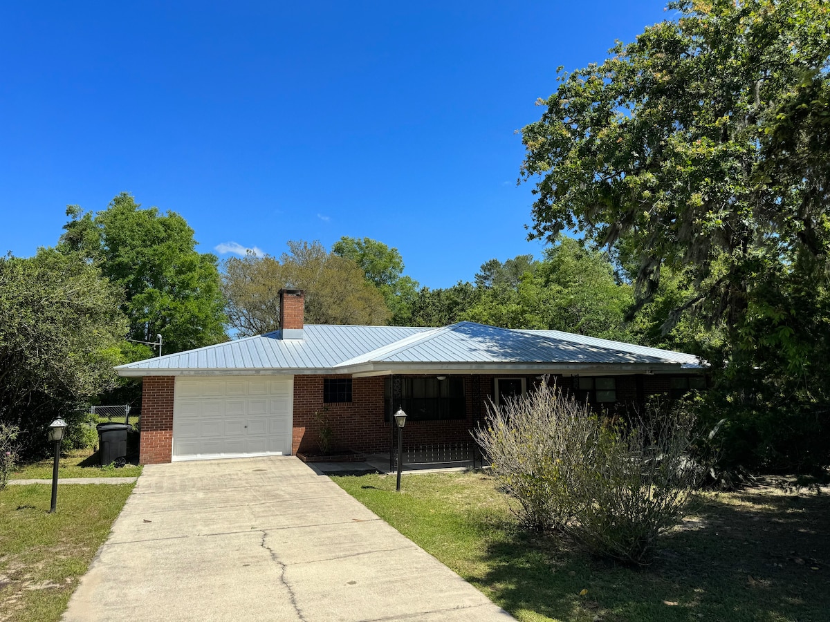 Cozy Home Near Ginnie Springs