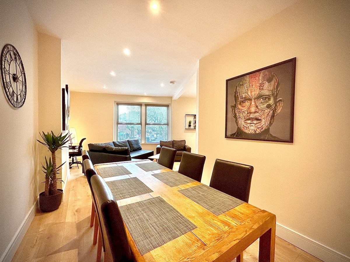 Large Modern Apartment in Bristol near University