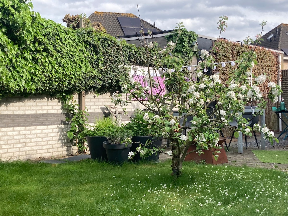 Huis met mooie tuin vlak bij Efteling