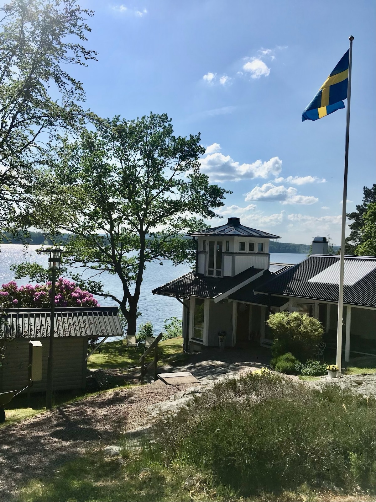 Idylliskt sommarhus vid sjön Sommen.