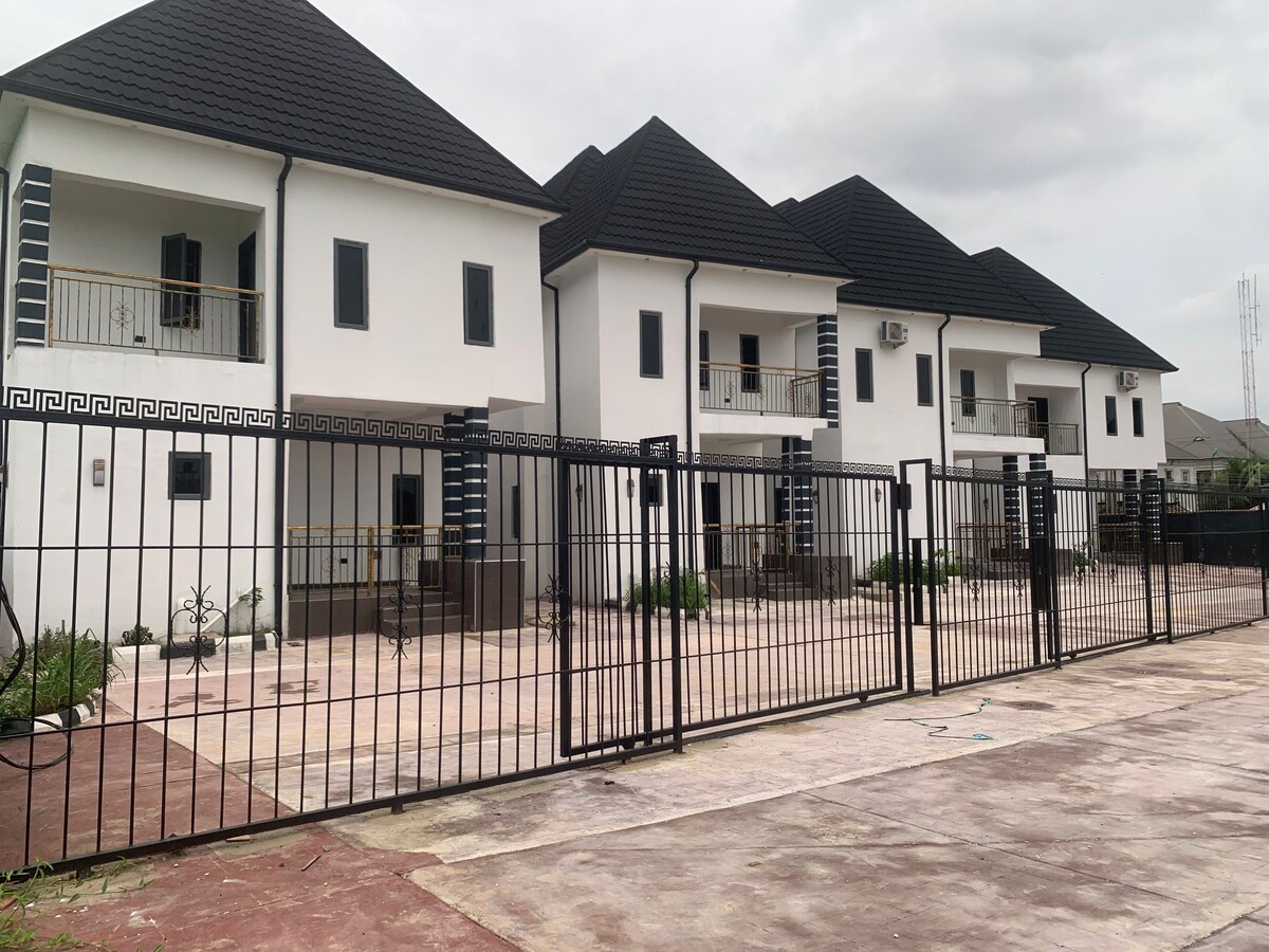 Fully Fitted 3 Bedroom Duplex - 24/7 Electiricity