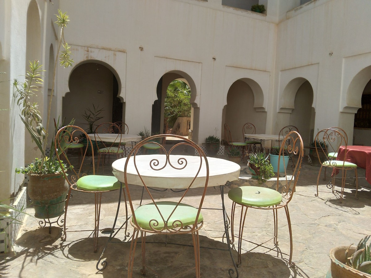 Nice rooms in Riad with parking