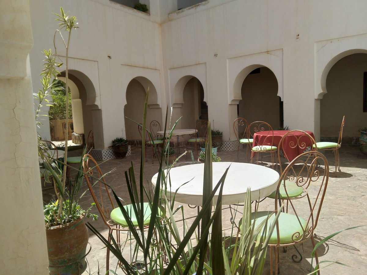 Nice rooms in Riad with parking