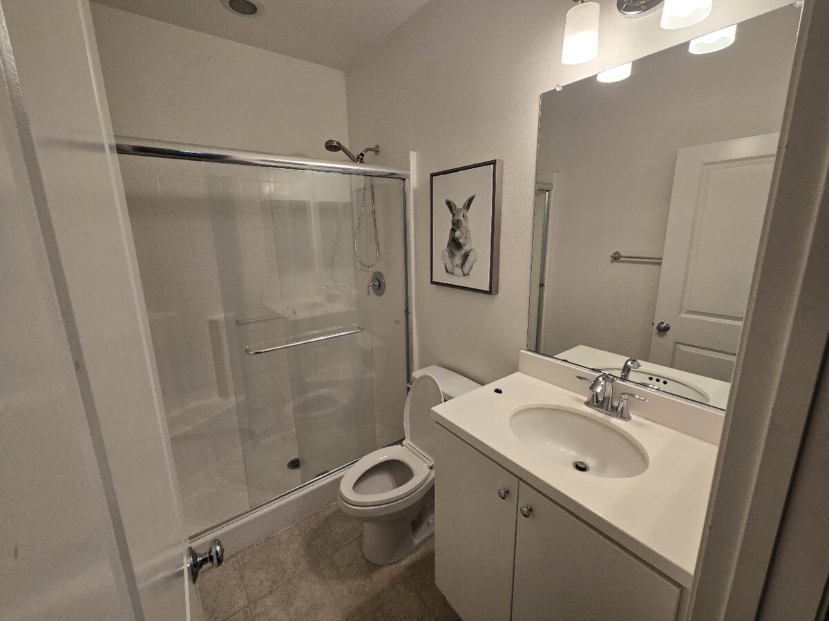 现代舒适家庭房！有共用浴缸浴室，共享厨房