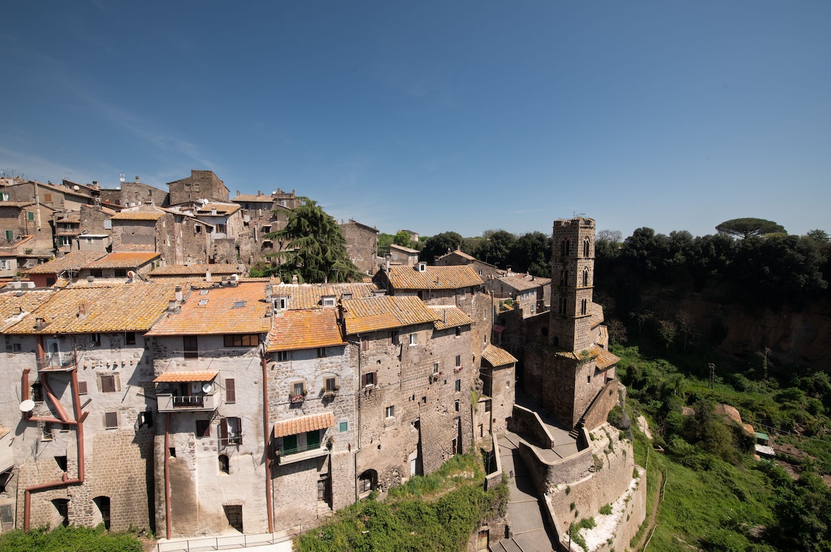 Centrale con affaccio sul Borgo