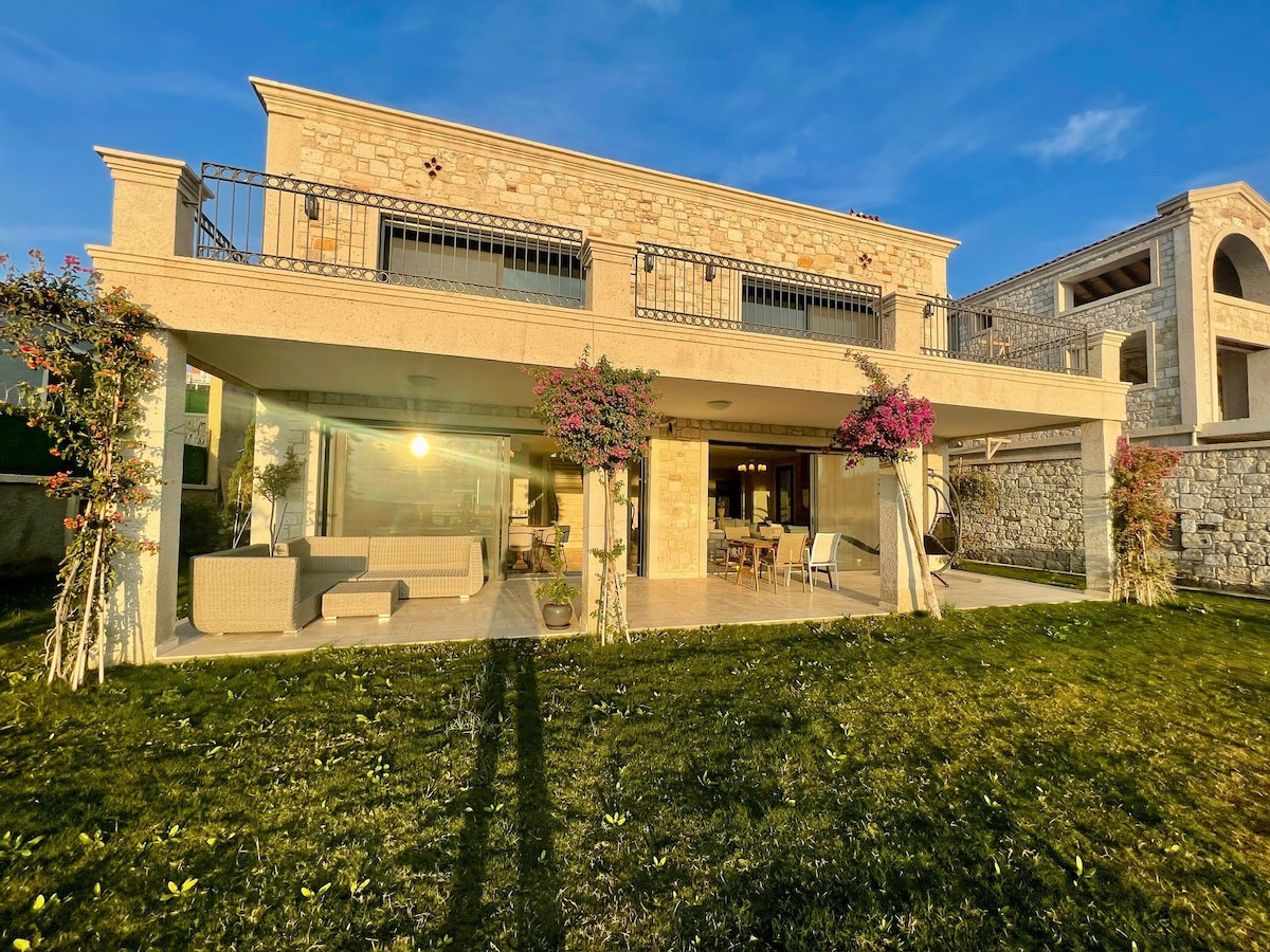 Özel havuzlu çeşme Villa