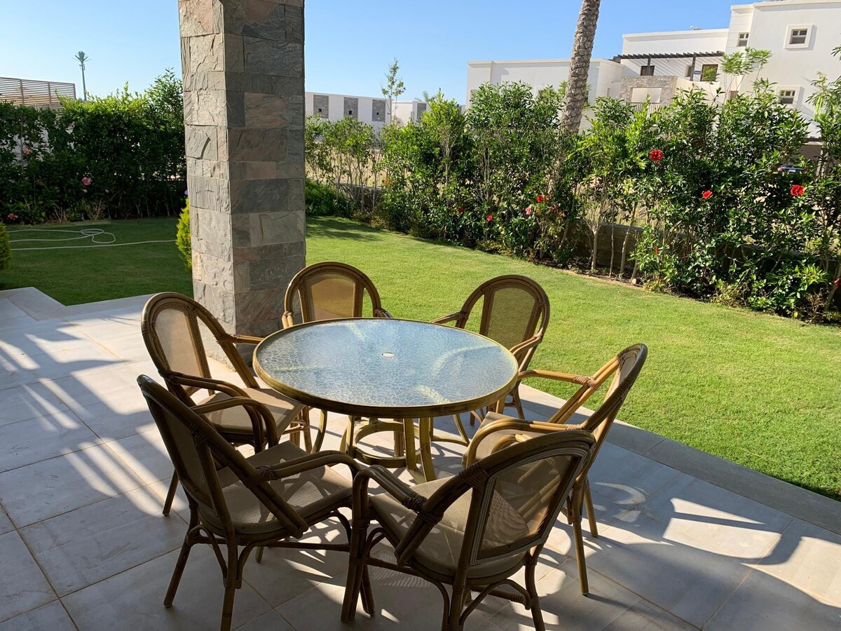 Ground 4BR & 4B at Residence Almaza Bay.