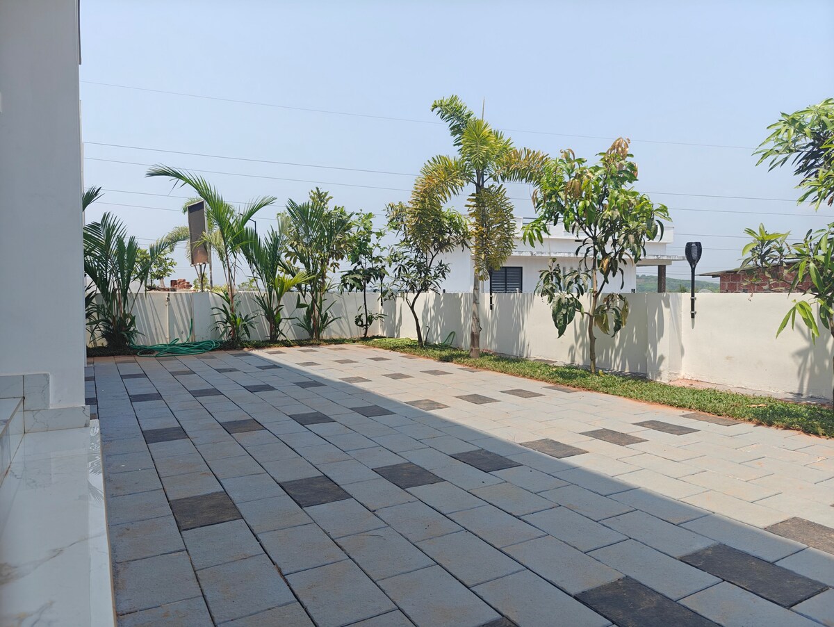 Rajarajeshwari寺附近的3卧室豪华别墅。