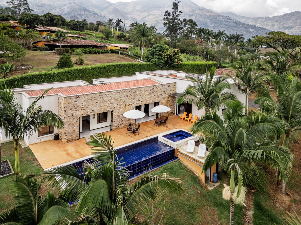 FC_Dream Villa with Pool&Jacuzzi close to Medellin