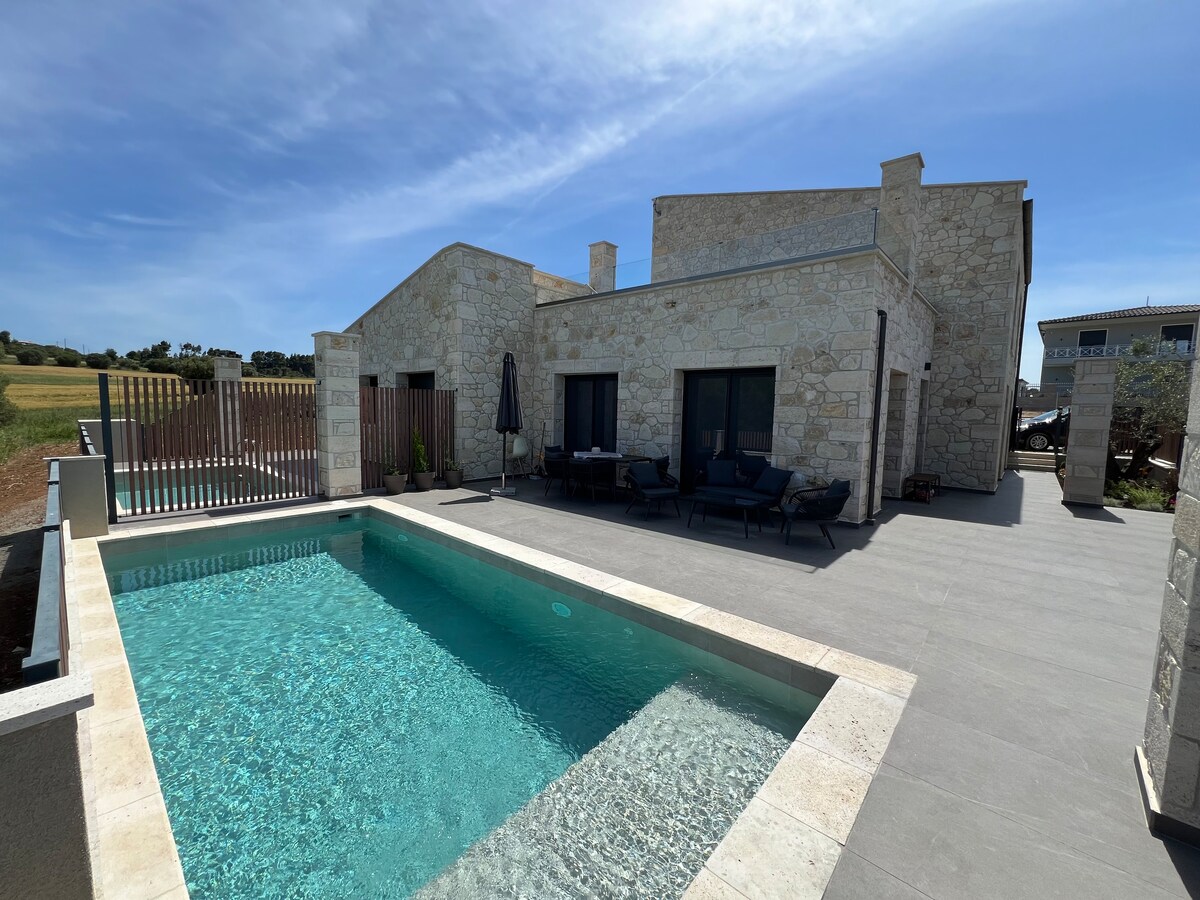Exclusive new villa with private pool - 4BR