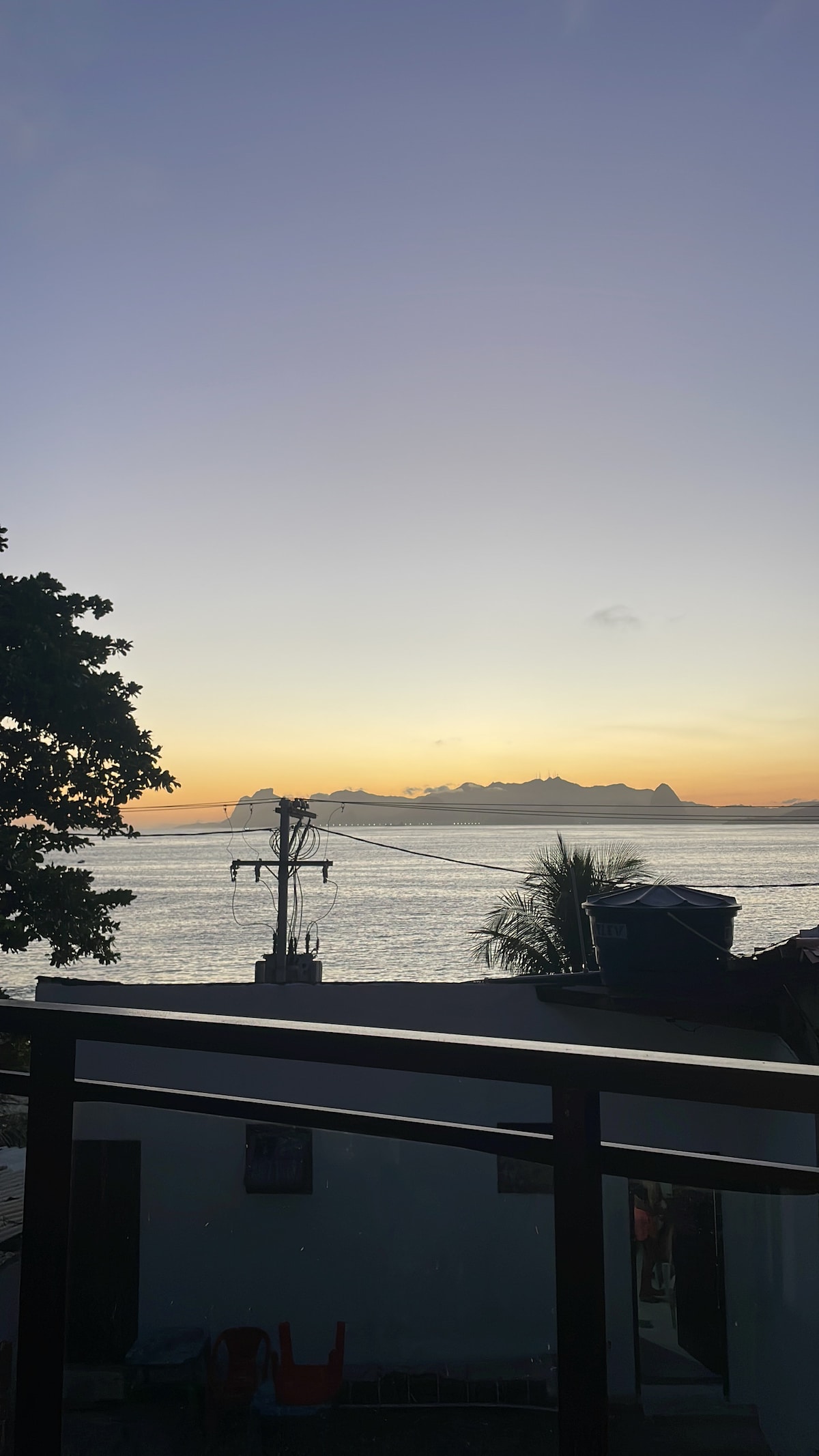 Apartamento na Praia de Itaipu com pé na areia