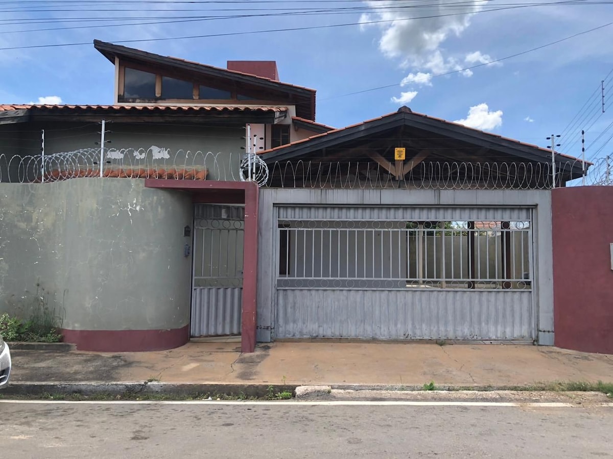 Casa com 3 quartos e 3 banheiros