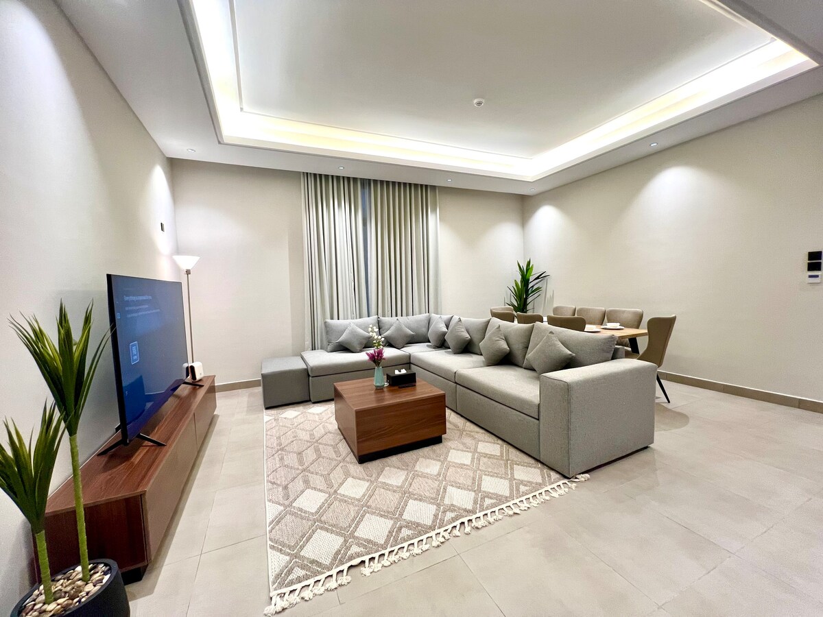 全新、宽敞和优雅的J3公寓，提供户外和自我兴趣会议