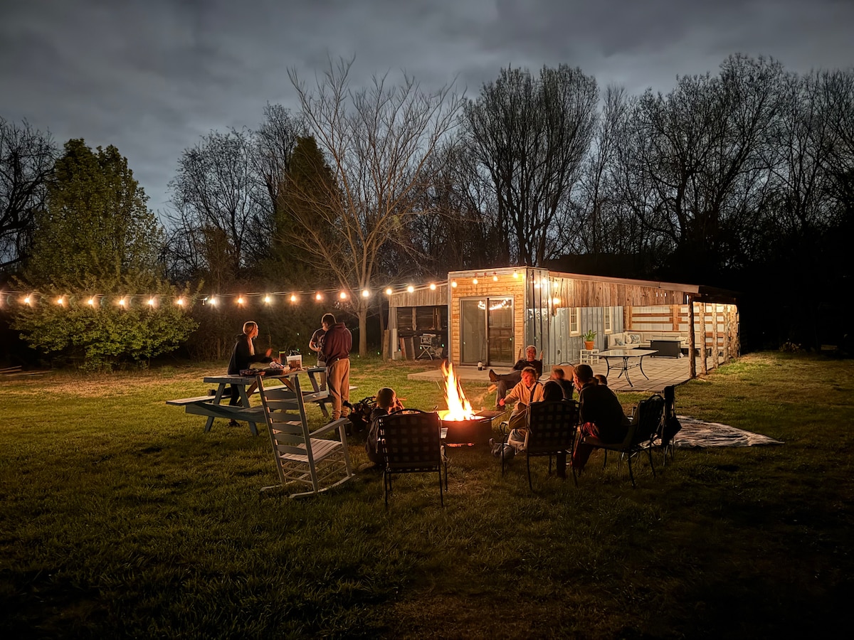 Modern Glamping Container Close To Springfield