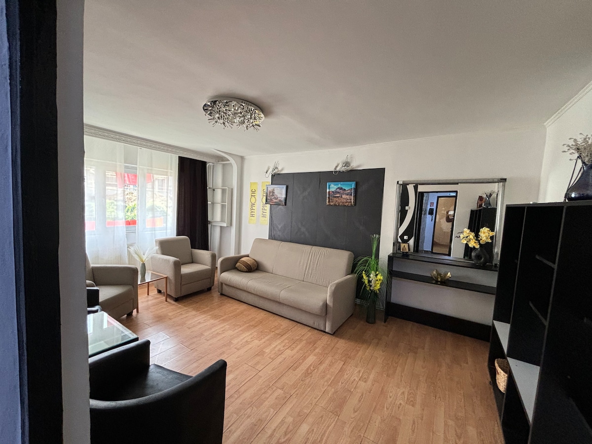 Apartament plopilor