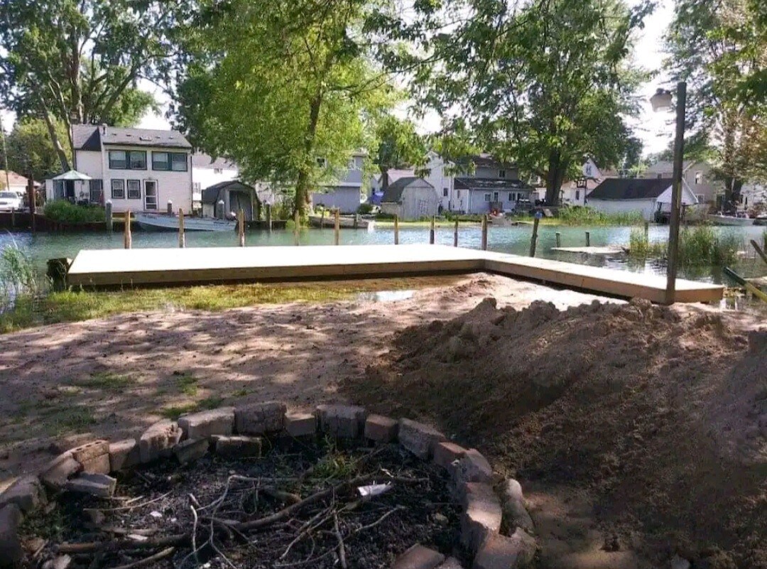 Canal front room w/ lake access