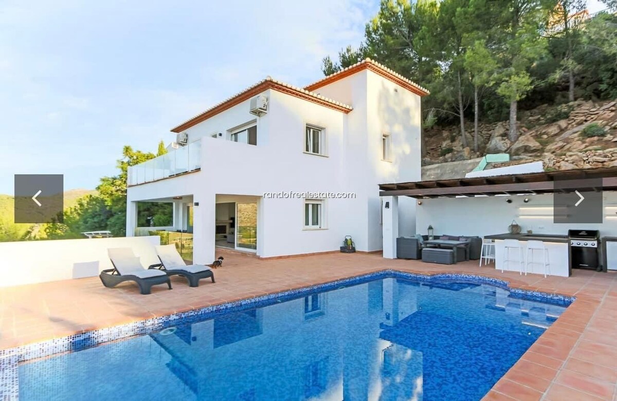 Stunning New Reformed Villa