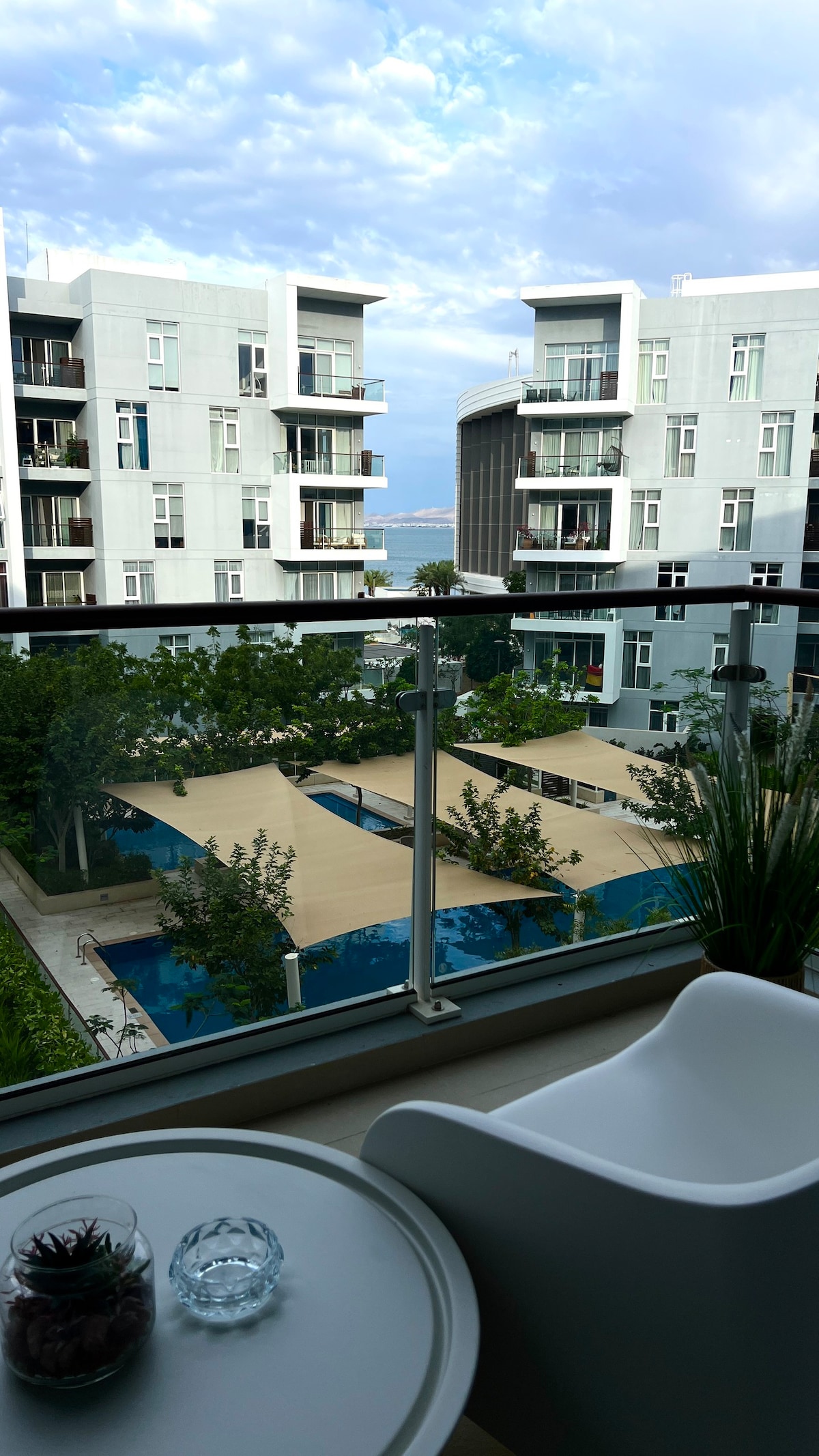 Chic & Cozy apartment ~ Sea & Pool View