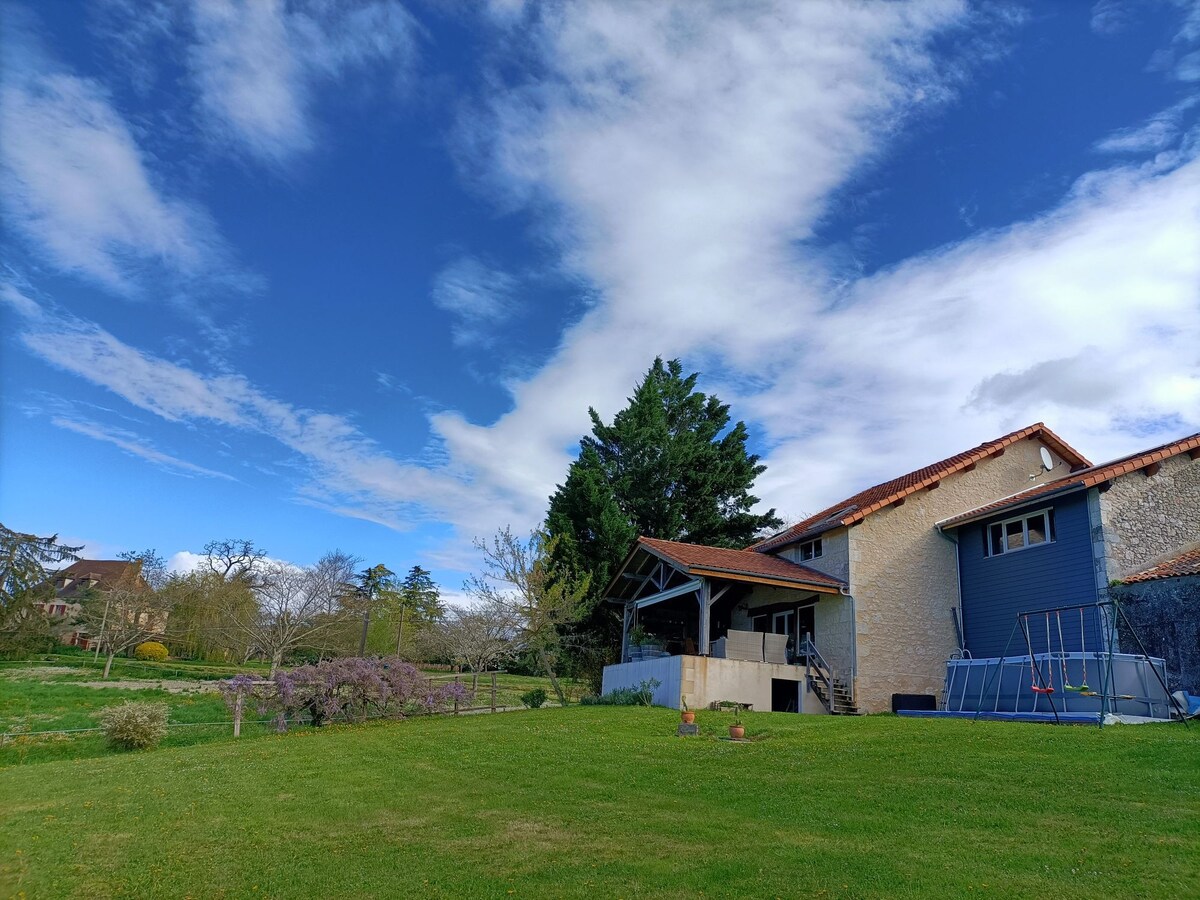 Maison familiale: location juillet et août.