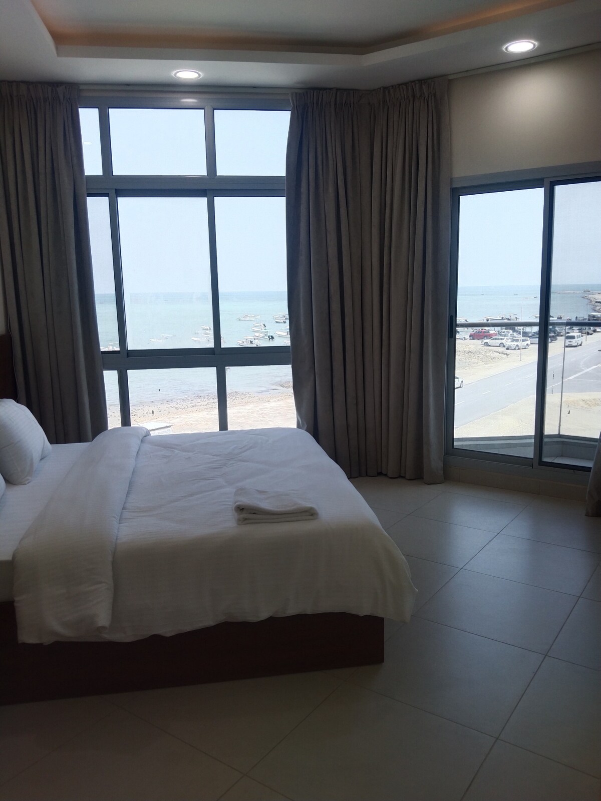 two bedroom flat-close to bahrain city center mall
