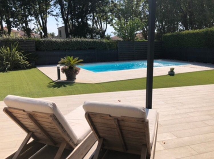 Villa avec piscine et jardin