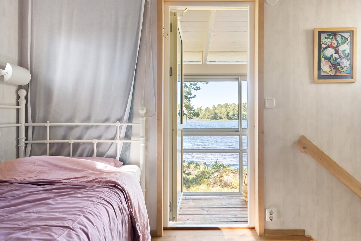 Lakeside cabin with a Private Beach and boat