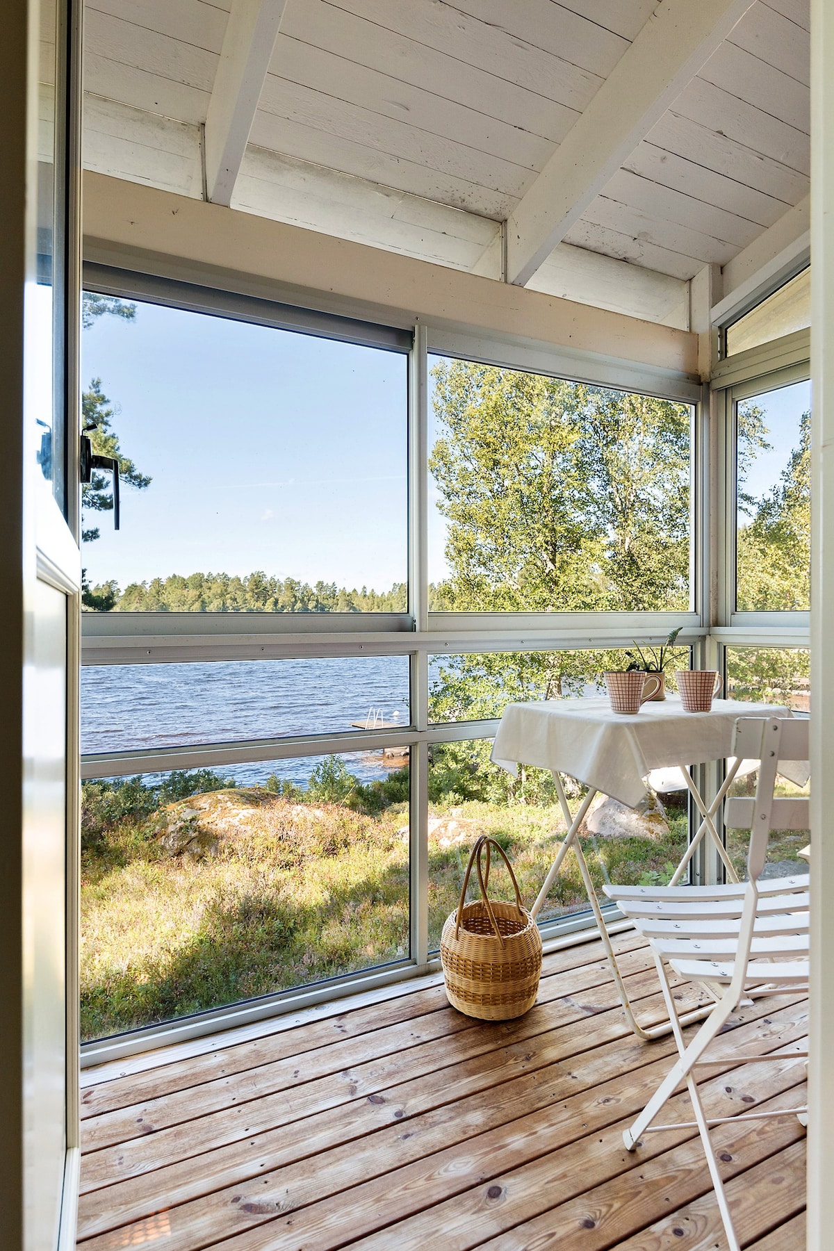 Lakeside cabin with a Private Beach and boat