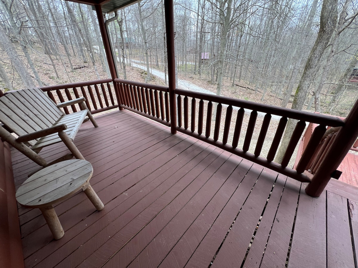 "Hidden Oaks" Log Cabin Retreat