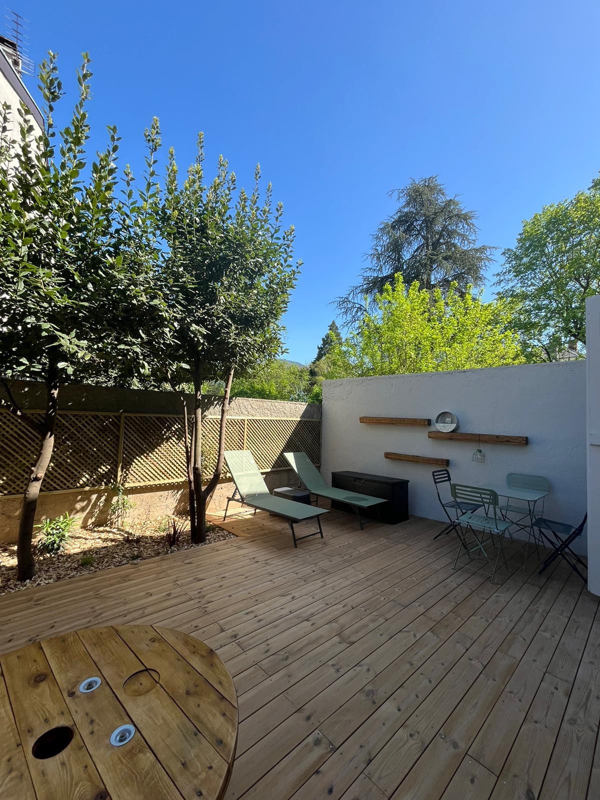 Appartement dans le bourg avec terrasse