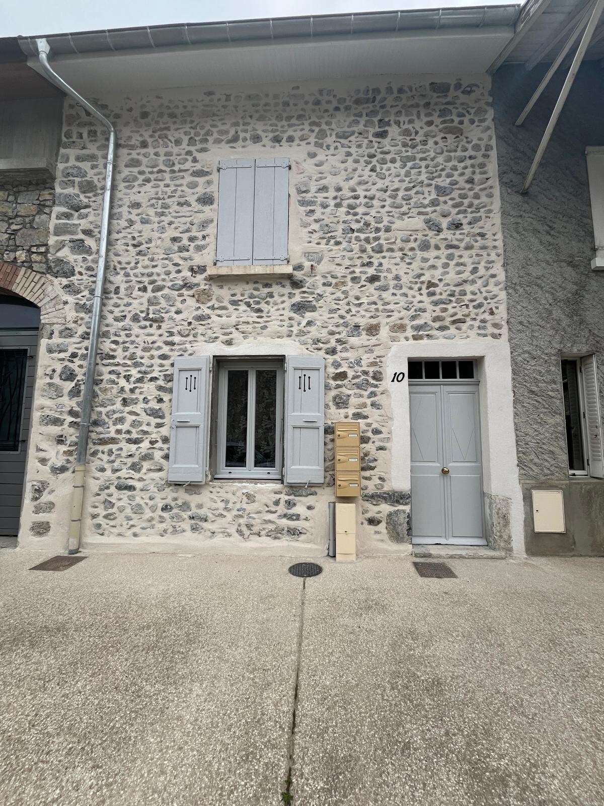 Appartement dans le bourg avec terrasse