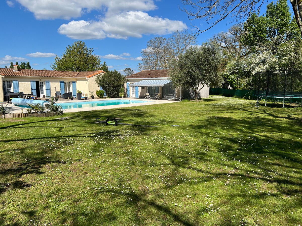 Maison avec piscine a 15 minutes des plages