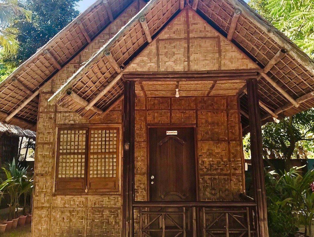 R&A Tandayag cozy bamboo room & beach access