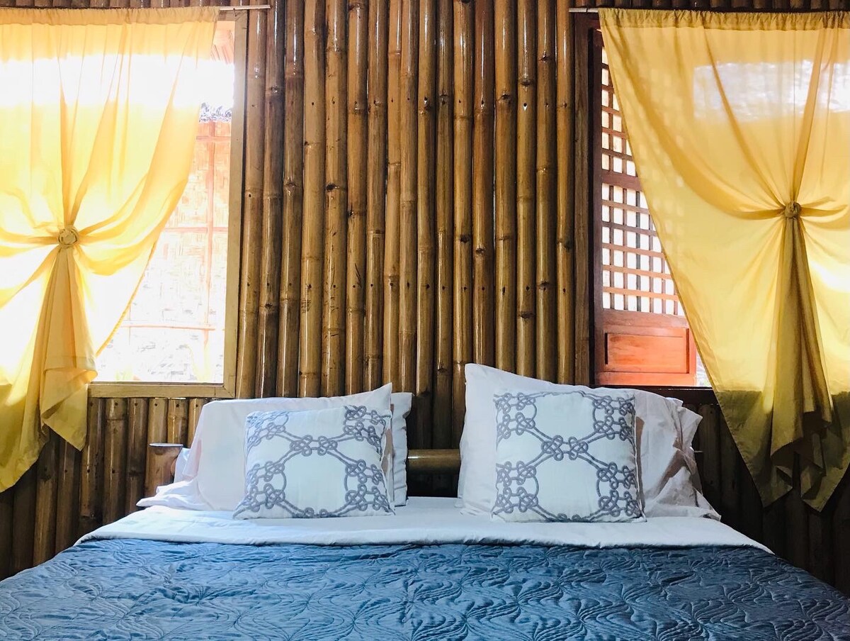 R&A Tandayag cozy bamboo room & beach access