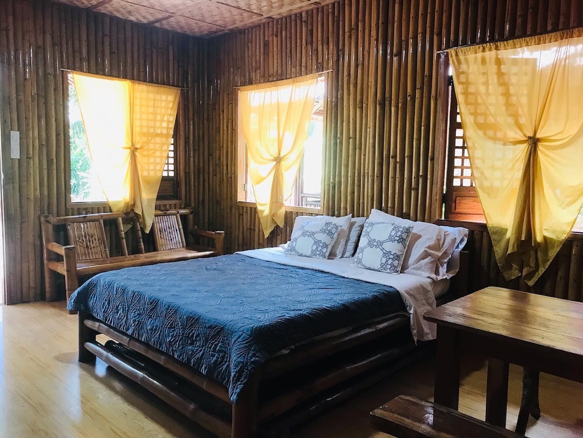 R&A Tandayag cozy bamboo room & beach access