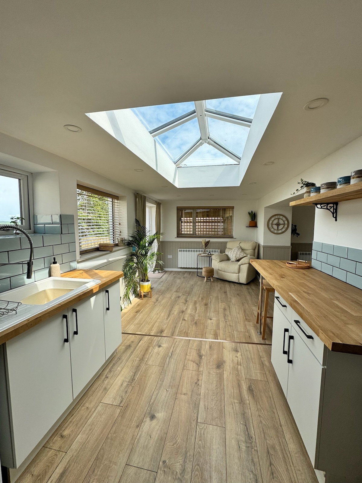 Kennel House With Hill Views