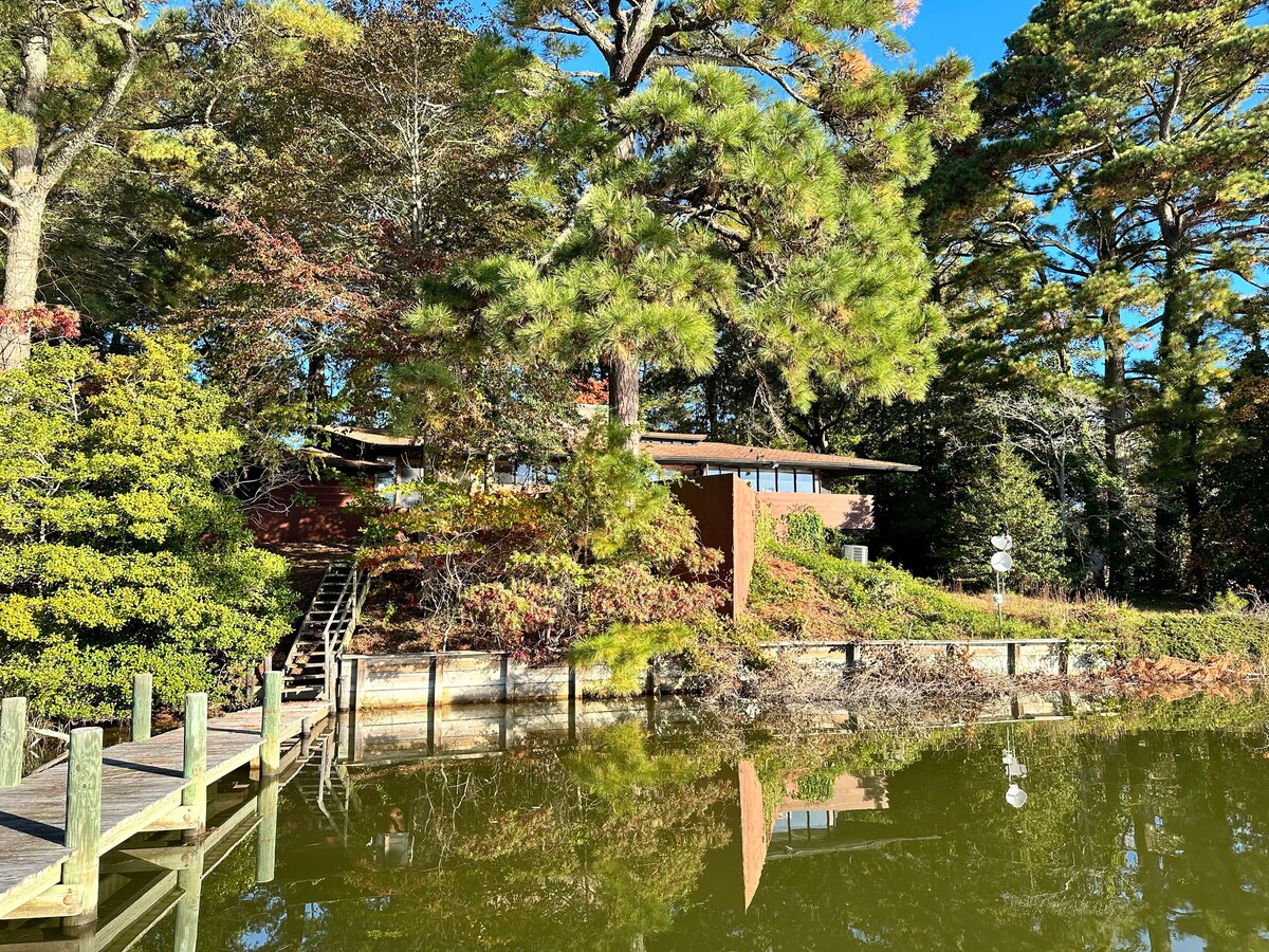 FLW Inspired Waterfront Retreat