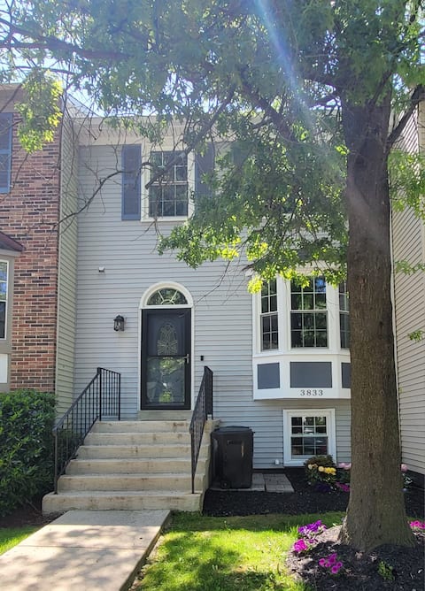 Cozy 4 BR Home in Burtonsville