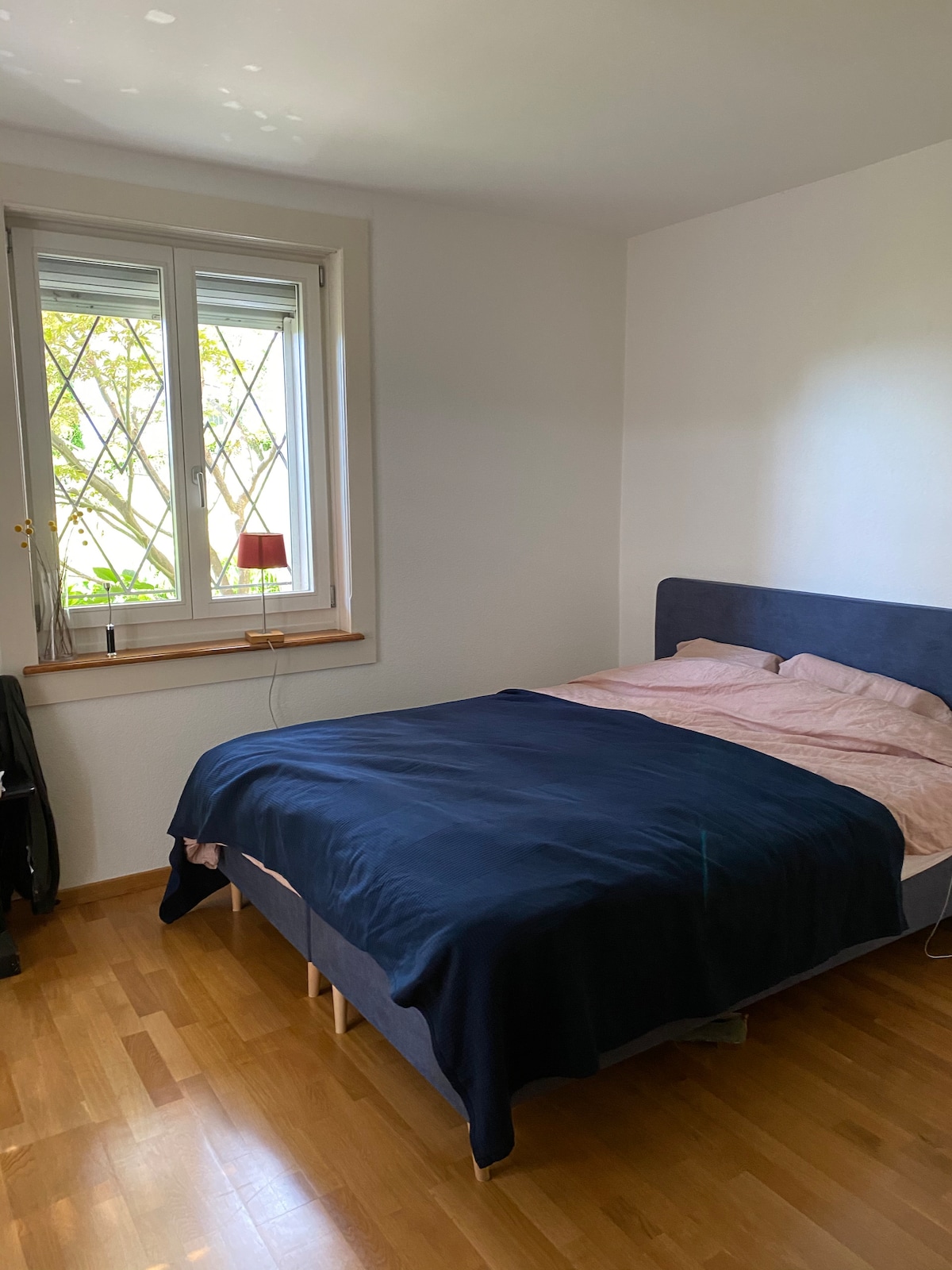 Modern flat quiet location 15 mins from Zürich HB