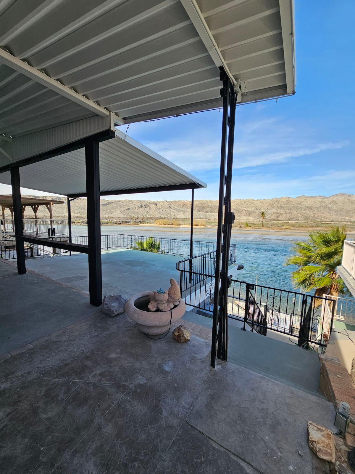 Beautiful Riverfront home with Boat Dock