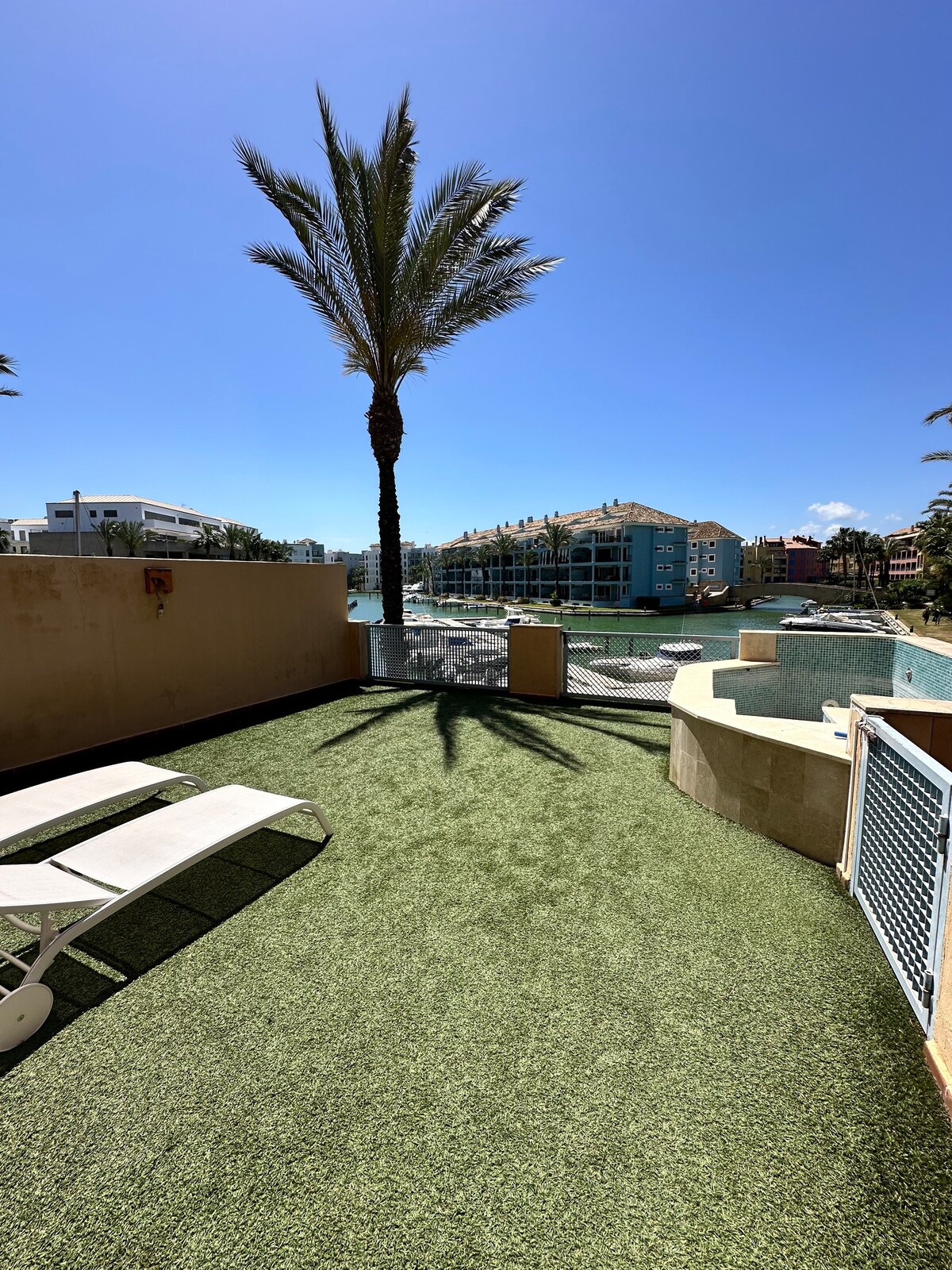 Apartment with terrace and pool