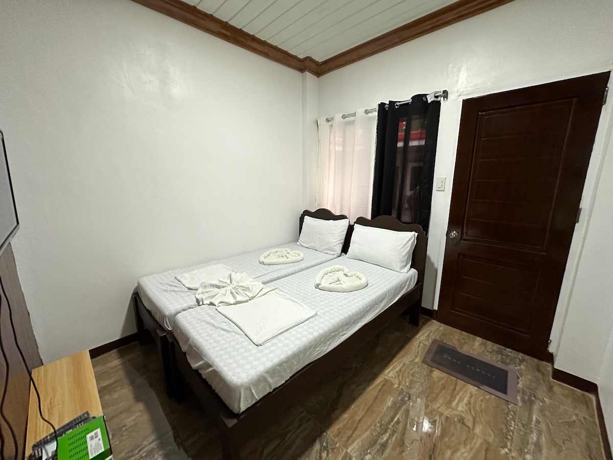 Sogi Travelers Guest Room 1