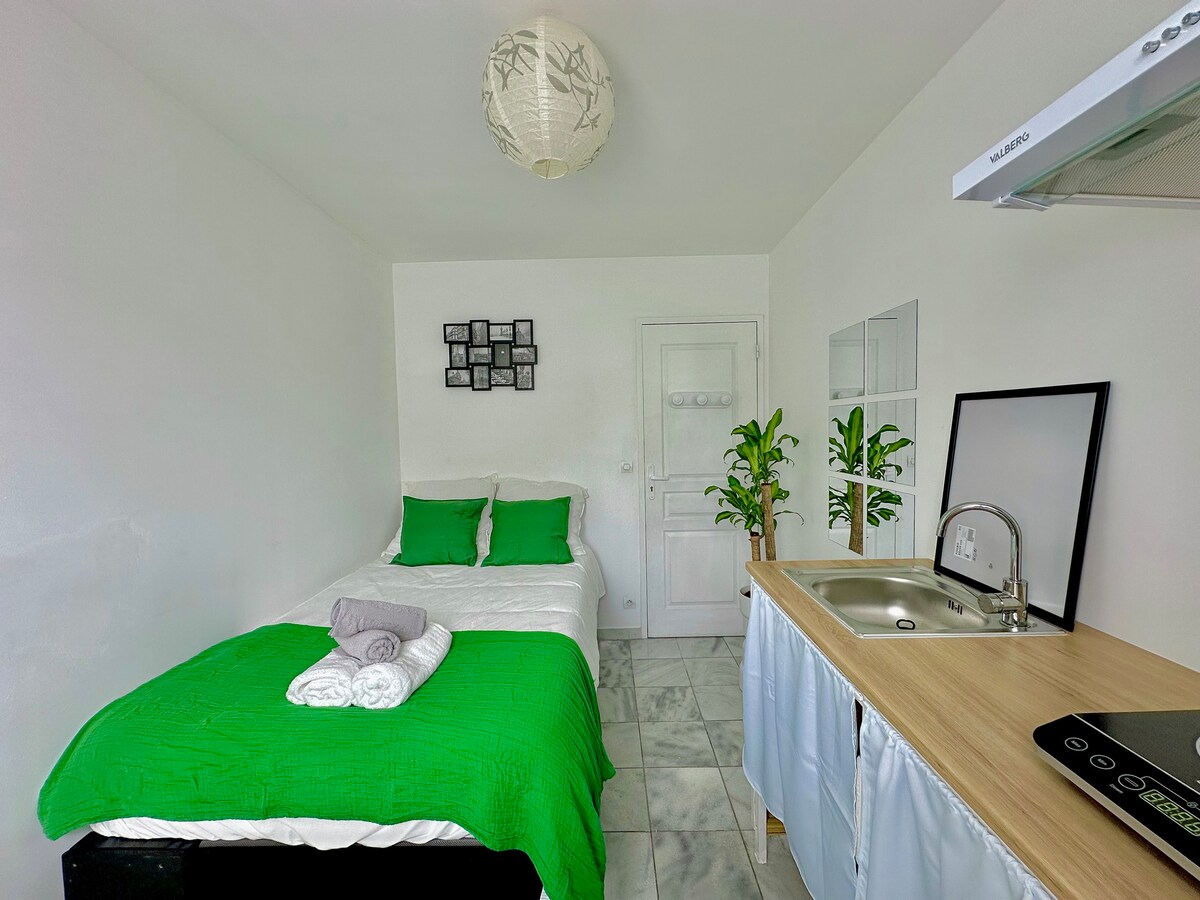 A cosy room 201, 1 min from metro Louis Aragon