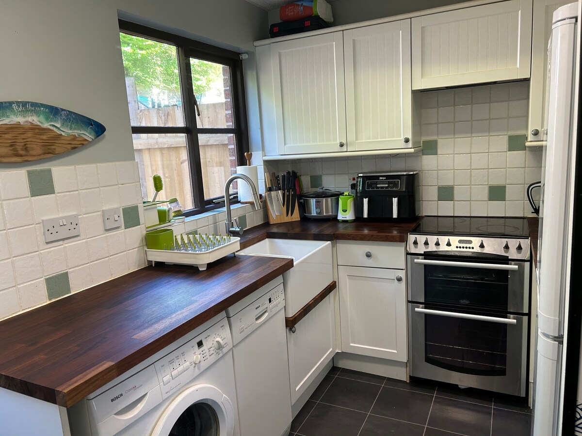Small 1 bed house in Exeter.