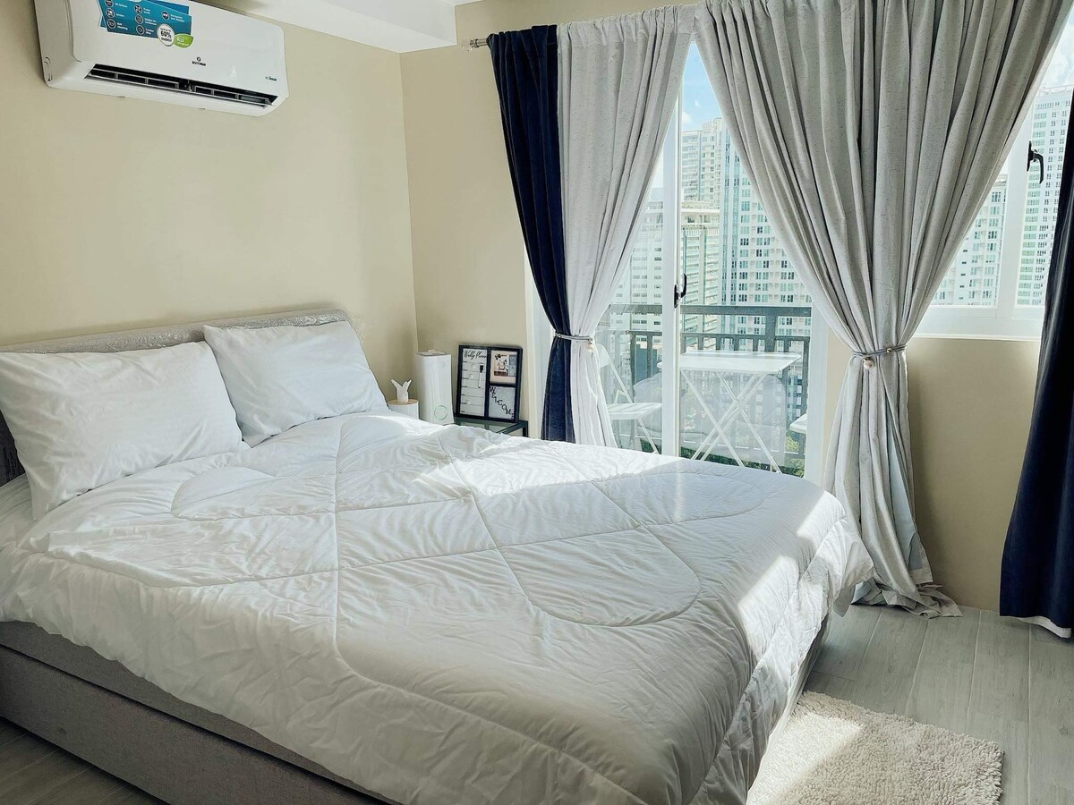 Seaview Condo near Ayala Mall