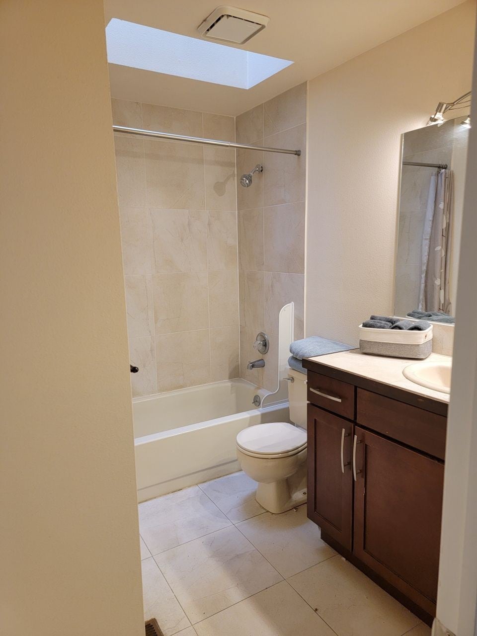 Private first floor 1BR/1BA.