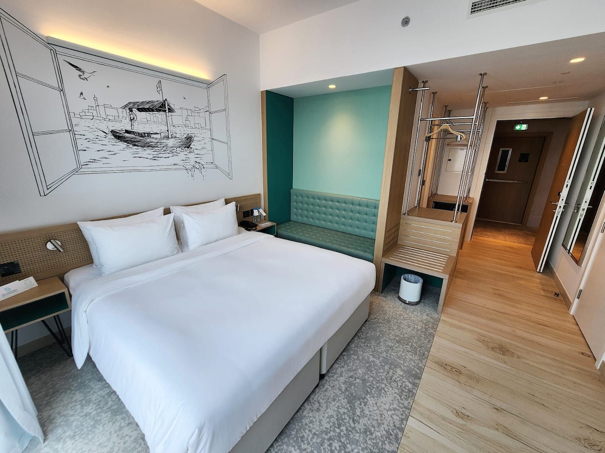 Modern Bright Hotel Room