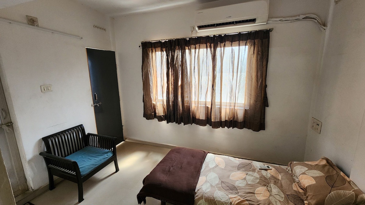 Surat Service apartment